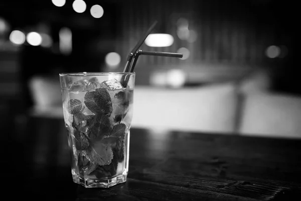 Uma mesa em um café objetos — Fotografia de Stock