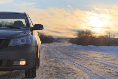 Kış manzara kar expanses kaplı. Kışın bir parkta