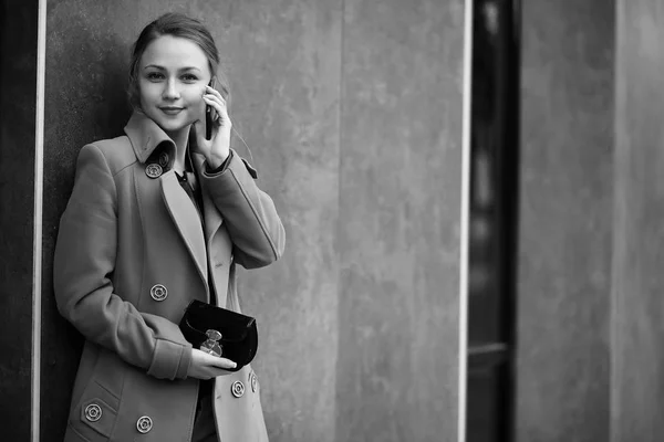 Belle femme lors d'une réunion d'affaires — Photo