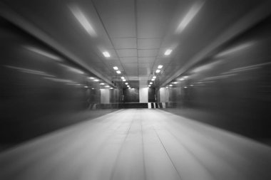 ışıkları ile yeraltı geçidi arka plan bulanıklık