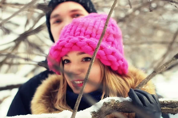 Couple of young lovers winter — Stock Photo, Image