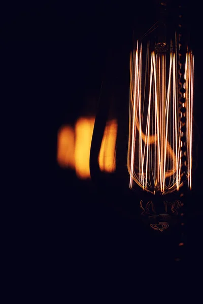 Lampor med glödtråden. Edisons glödlampa. Glödtråden fila — Stockfoto
