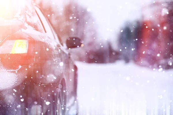 The car stands on a snow-covered road — Stock Photo, Image