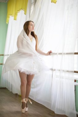 Güzel kız balet pratik