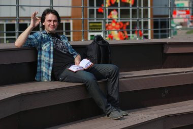 Öğrenci açık öğrenmek yalnız