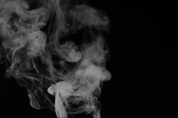 White smoke on a black background. Texture of smoke. Clubs of wh — Stock Photo, Image