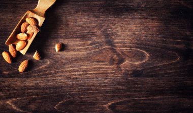 Charlotte elma ve fındık ile. Elma ile pişirme hazırlanması