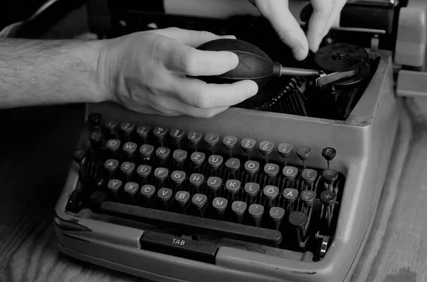 Black and white retro typewriter letter — Stock Photo, Image