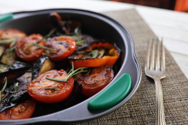 Sebze Izgara pan kızarmış patlıcan ve domates