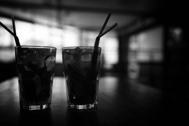 Bir tabloda bir kafe nesneleri