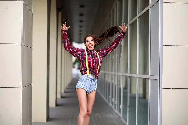 Menina bonito em uma maquiagem de palhaço — Fotografia de Stock