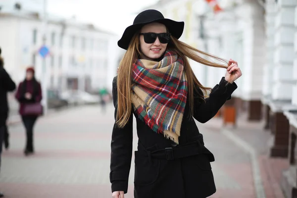 French woman for a walk in early spring — Stock Photo, Image