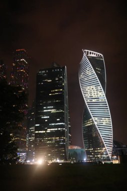 İş Merkezi ile yüksek gökdelenler