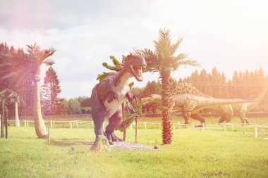 Dinozorlar Park. Bir dinazor doğa arka plan üzerinde. Oyuncak d