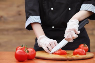 Aşçı taze çiftlik sebze keser