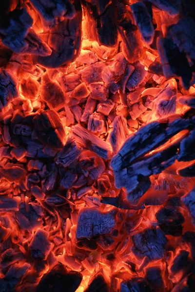 Вогонь деревина вугілля бурштинова попіл крупним планом — стокове фото