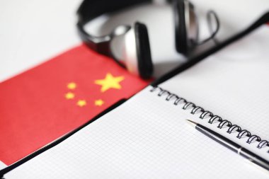 Yabancı dil öğrenmek. Not defteri girdileri ve bayrak için. Lang