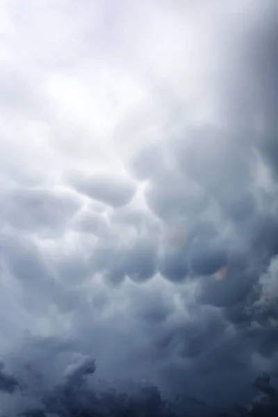 Rain clouds in the sky. Gray dark clouds in sky. Storm cloud — Stock Photo, Image