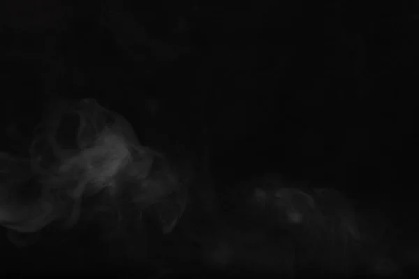 Білий дим на чорному тлі. Текстура диму. клубів — стокове фото