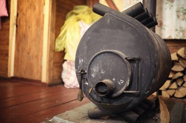 Odun sobası. Kalorifer için odun. Depo için 