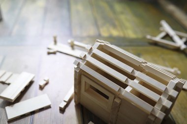 Oyuncak ahşap ev. Kurucunun ch için doğal ahşap yapılır