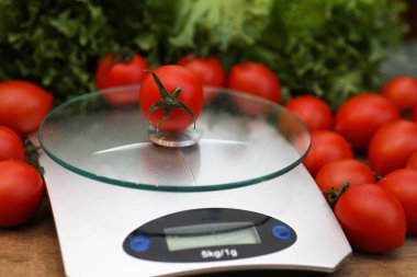 Tartım mutfak ölçeklerde taze domates
