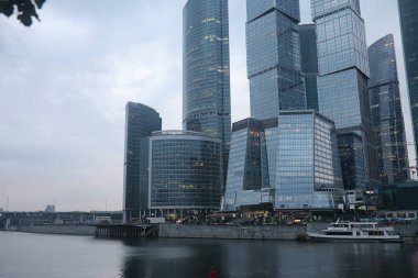 İş Merkezi ile yüksek gökdelenler