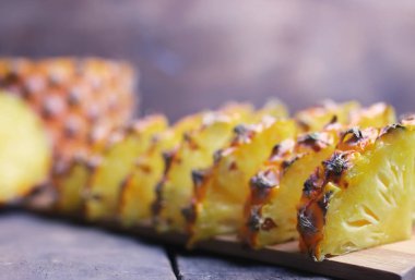 dilim ananas bıçak kesmek 