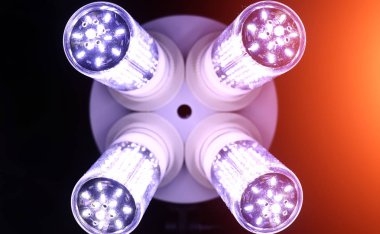 Lamba LED öğeleri. Diyotlar lambalı. Birçok parlak ışıklar 