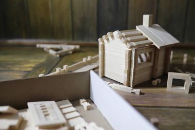 Oyuncak ahşap ev. Kurucunun ch için doğal ahşap yapılır