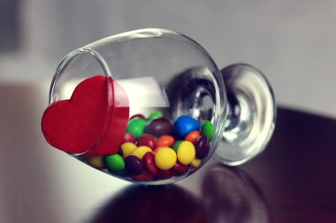 şeker hapı ile cam