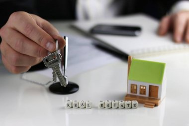 Ev aracıları eller bir sözleşme
