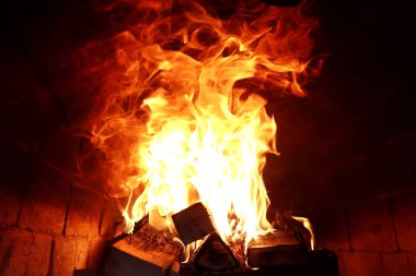 Ateş yanan alev uzun dilleri