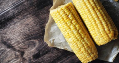 Taze Mısır. Mısır mısır koçanı tuz ile doğal gıdalardan. Kırsal Meksika 