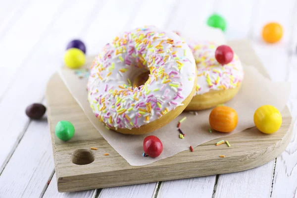 Donut auf weißem Hintergrund — Stockfoto