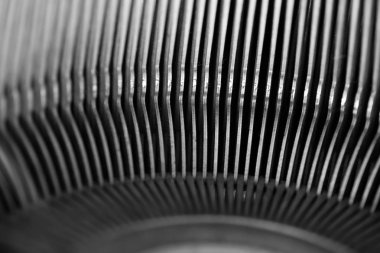 Eski bir daktilo farklı küçük metal unsurları