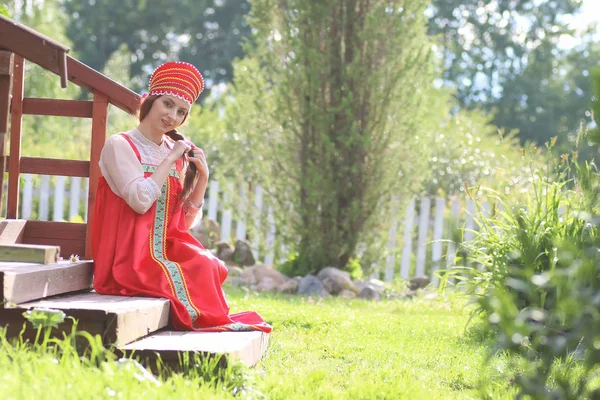 Slav woman in dress traditional — Stock Photo, Image