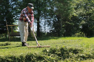 Bir çiftlikte bir komisyon ile Temizleme