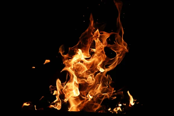 Ve turuncu-sarı renk köknar yanma gelen yangın alev dilleri