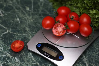 Tartım mutfak ölçeklerde taze domates