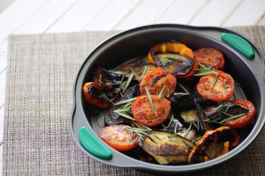 Sebze Izgara pan kızarmış patlıcan ve domates