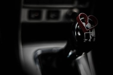 Arabada manuel şanzıman kalp şekli