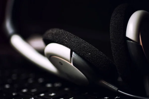Sluchátka sluchátka klávesnice černá — Stock fotografie