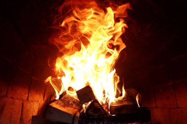 Ateş yanan alev uzun dilleri