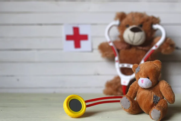 Leksak teddy läkare — Stockfoto