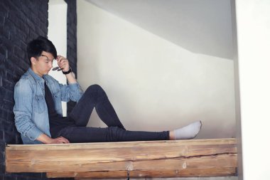 Asya genç adam öğrenci 