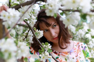 Bahar park tarihte genç Çift