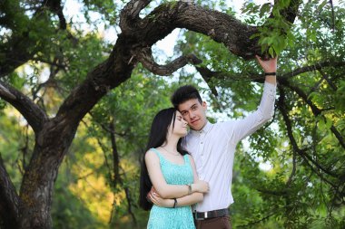 Genç çift ilk tarihte