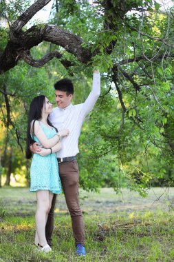 Genç çift ilk tarihte