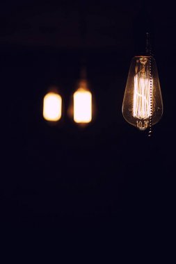 Filaman tungsten lambalar. Edisons ampul. Filaman fila